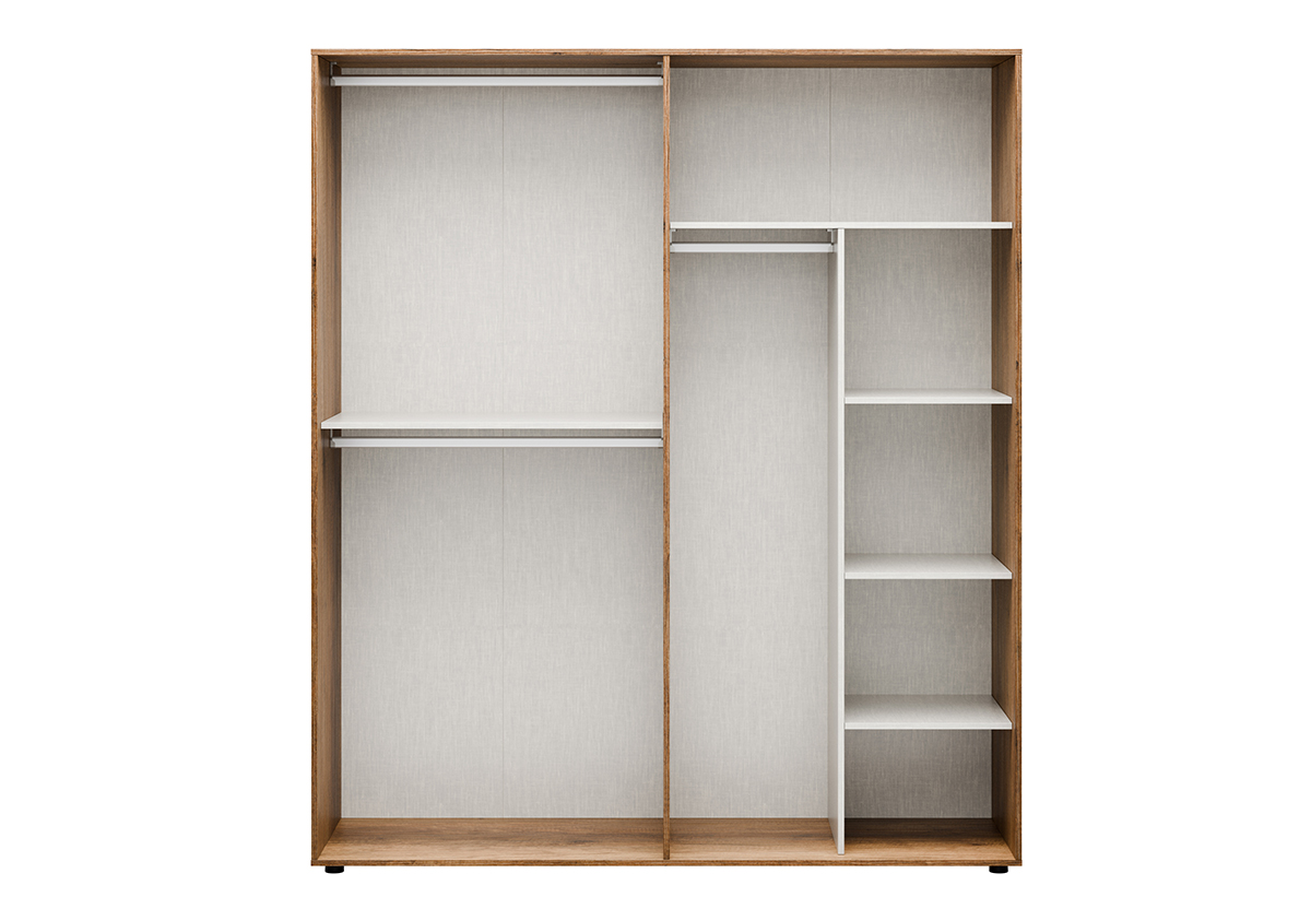 Απεικονίζεται η ντουλάπα ανοιχτή.